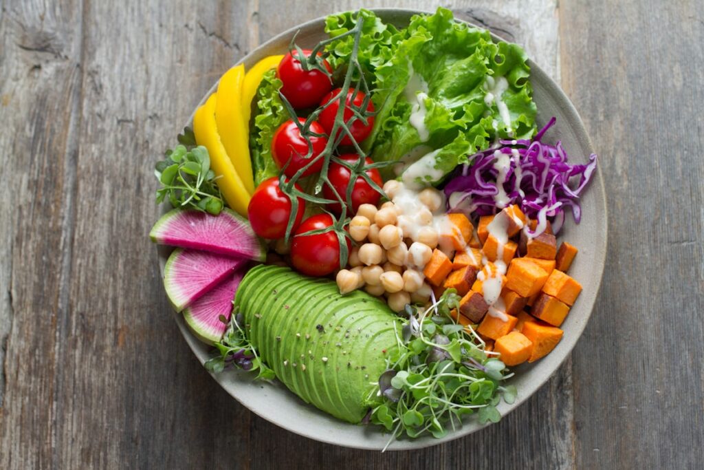 Healthy energy-boosting meal bowl with fresh vegetables for active Sydney fitness enthusiasts